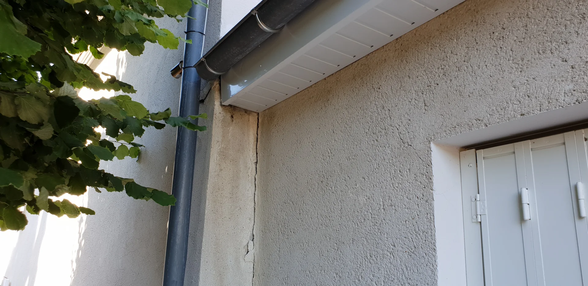Solutions professionnelles pour fissure maison
